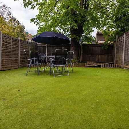 3 Bedrooms House-Sofabed-Parking-Bbqstove-Garden ลอนดอน ภายนอก รูปภาพ