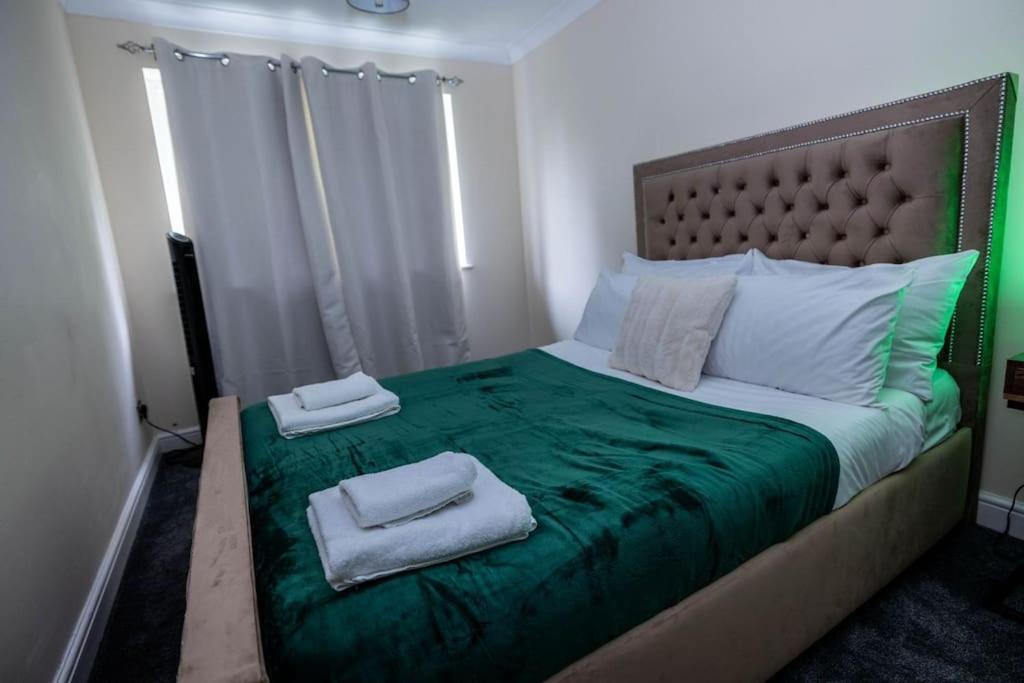 3 Bedrooms House-Sofabed-Parking-Bbqstove-Garden ลอนดอน ภายนอก รูปภาพ